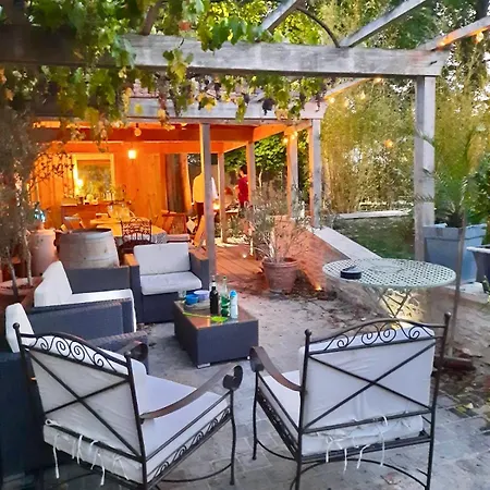 Couette-café Pierres Et Jardins 3*