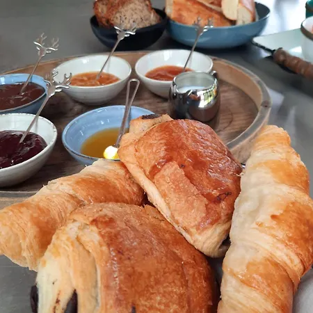 Couette-café Pierres Et Jardins 3*